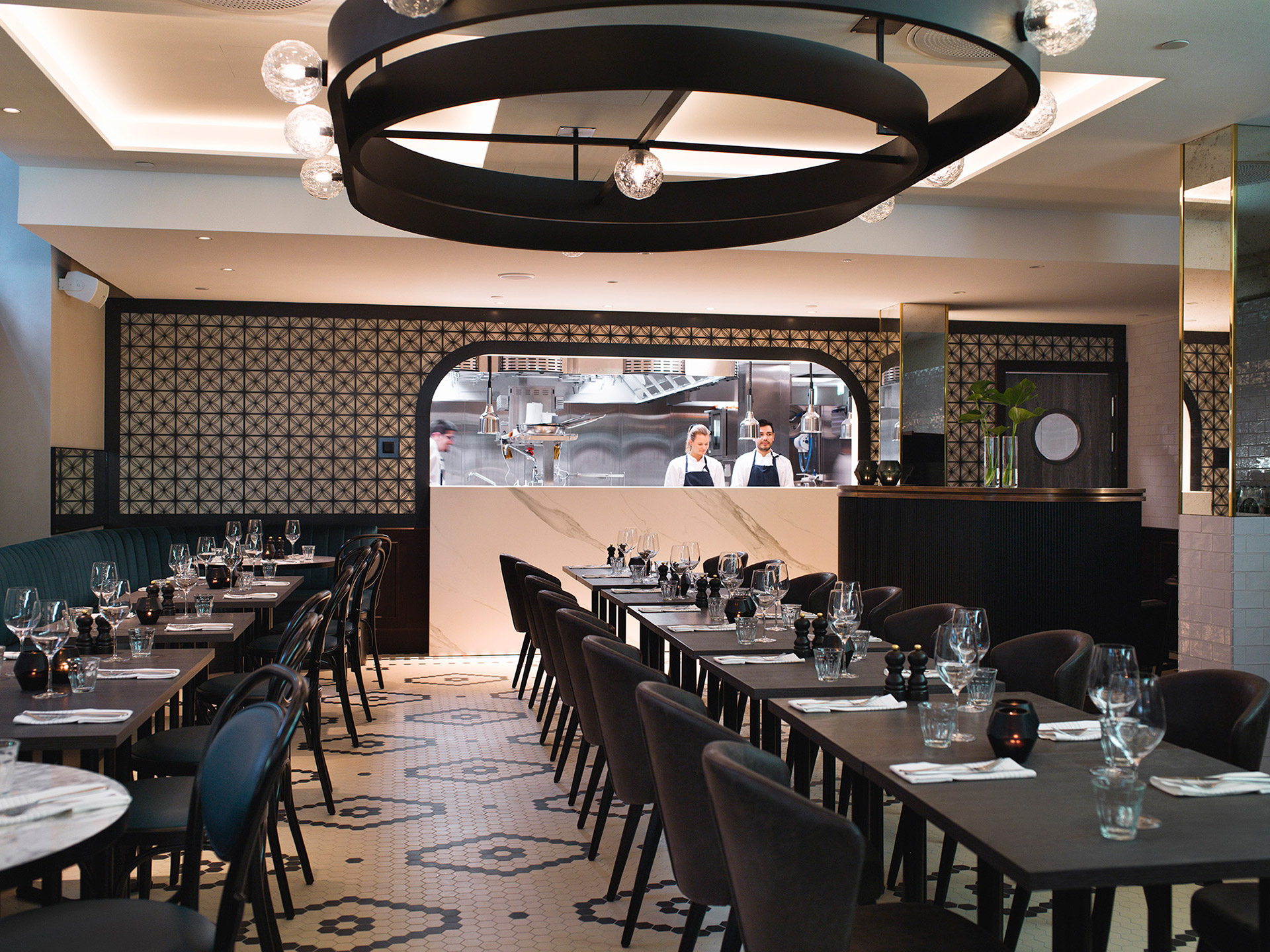 Metropolis 4HR 2 BH Brasseriet Brasserie Britannia Photo Dreyer+Hensley Job 12198 Lowres